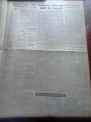 Ulus Gazetesi - 24 Eylül 1953 - Kars'ta Büyük Bir Yangın Ve İnfilak - Hüseyin Cahit Yalçın - Beypazarı Yangınında 33 Ev Yandı 54 Aile Açıkta - Nihat Erim Köşe Yazısı - Naboland Davasının Kararı 3 Ekim'de - Karantina'dan Otuz İki Hacı Kaçmış - Namık Zeki Aral - Silviya Şark Saraylarında - Hüsamettin Tugaç - Birleşmiş Milletler'de Amerika Kore İçin Tavizde Bulundu - Arapça Ders Veren Bakkal - Cumhurbaşkanı Celal Bayar İstanbul'a Gitti - İhmal Edilen Doğu İlleri - Fenerbahçe Ankara'ya Tam Kadro Geliyor - Amerika'nın En Müthiş Banka Soyguncusu Aktör Willie'nin Maceraları Yazı Dizisi - Ulus'un Resimli Romanı İçimizdeki Düşman - Kaybettiğimiz Değer Necmettin Sadak- Emet'teki Pikap Kimin Hizmetinde - Tenis Turnuvasında Özfenerbahçe Kupası - Fenerbahçe'nin Asker Oyuncularına İzin Verildi - Lefter Küçükandonyadis - Derman Ağrı Kesici - Ulus'un Hikayesi Bunak Yazan Selami İzzet Sedes
