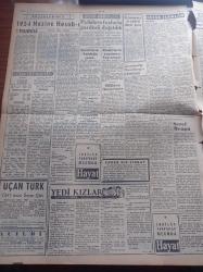Ulus Gazetesi - 24 Mart 1956 - EOKA'nın Dağıttığı Beyannamelere Göre Tethişçiler Kıbrıs'ta 150 İngiliz Askerini Öldürdü - Hüseyin Cahit Yalçın - Pakistan'da Cumhuriyet - Amerikan Yardımı Müzakere Ediliyor - Gazeteciler Amerikalı Petrol Mütehassisi Thornburg'u Sıkıştırdı - Cumhuriyetçi Millet Partisi Başkanı Osman Bölükbaşı Gaziantep'te - Ordu Takımı Lizbon'a Gitti - Lastiksizlik Şoförleri Müşkül Duruma Soktu - Sovyet Enerji Bakanı Malenkof Doğu İle Batı Anlaşabilir - Polislere Fosforlu Pardesü Dağıtıldı - 1954 Hazine Hesabı Umumisi - Yedi Kızlar Yazan Georges Simenon - Soğuk Harp Daha İki Sene Sürecek - 20 Yaşında Bir Kız Cinsiyet Değiştiriyor - Rus Muharipleri Amerika'ya Gidecek - Kavaklıdere Şarabı - Dans İlahesi İnci Birol Ve Kıymetli Sanatkar Şadan Adanalı Gümüş Palas Gazinosunda - Cihan Palas Salonlarında Antalya Portakal Gecesi - Tokalon - Devlet Tiyatrosu - Vakıflar Bankası