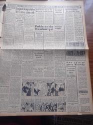 Ulus Gazetesi - 24 Mart 1956 - EOKA'nın Dağıttığı Beyannamelere Göre Tethişçiler Kıbrıs'ta 150 İngiliz Askerini Öldürdü - Hüseyin Cahit Yalçın - Pakistan'da Cumhuriyet - Amerikan Yardımı Müzakere Ediliyor - Gazeteciler Amerikalı Petrol Mütehassisi Thornburg'u Sıkıştırdı - Cumhuriyetçi Millet Partisi Başkanı Osman Bölükbaşı Gaziantep'te - Ordu Takımı Lizbon'a Gitti - Lastiksizlik Şoförleri Müşkül Duruma Soktu - Sovyet Enerji Bakanı Malenkof Doğu İle Batı Anlaşabilir - Polislere Fosforlu Pardesü Dağıtıldı - 1954 Hazine Hesabı Umumisi - Yedi Kızlar Yazan Georges Simenon - Soğuk Harp Daha İki Sene Sürecek - 20 Yaşında Bir Kız Cinsiyet Değiştiriyor - Rus Muharipleri Amerika'ya Gidecek - Kavaklıdere Şarabı - Dans İlahesi İnci Birol Ve Kıymetli Sanatkar Şadan Adanalı Gümüş Palas Gazinosunda - Cihan Palas Salonlarında Antalya Portakal Gecesi - Tokalon - Devlet Tiyatrosu - Vakıflar Bankası