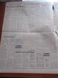 Ulus Gazetesi - 20 Mart 1956 - Kasım Gülek Gaziantep'te Çiçek Yağmuruna Tutuldu - Muzaffer Kurbanoğlu'nun Bilmesi Gereken Hakikat - Bütün Vatandaşlar Demokrat Parti'den Yüz Çevirdi - Sovyet Basını Bizimle İyi Münasebette Israr Ediyor - Kıbrıs'ta Türkler İle Rumlar Dün Çarpıştı - Yunanlılar Şimdi de Türkiye'ye Çatıyor - Aleyhinde Rapor Verilen Bendi Mahi Santrali - Ankara Milletvekili Şeref Kâmil Mengü'nün Cenazesi Bugün Kaldırılıyor - Namık Zeki Aral - Yedi Kızlar Yazan Georges Simenon Yazı Dizisi - Haymana'da Seçimi Bağımsızlar Kazandı - Cemiyet Hayatı - Stalin'in Tenkit Edilmesi Geniş Yorumlara Yol Açtı - Aktör Bernard Bimont Ankara'da - Milli Takımımız Bu Akşam Lizbon'a Hareket Ediyor - Demiryolları Güreş Şampiyonası - Gönül Yazar Gümüş Palas Saz Salonunda - Antalya Portakal Gecesi Cihan Palas Salonlarında - Ordu Karması Tesbit Edildi