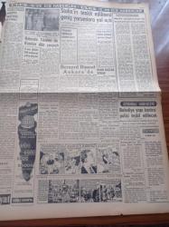 Ulus Gazetesi - 20 Mart 1956 - Kasım Gülek Gaziantep'te Çiçek Yağmuruna Tutuldu - Muzaffer Kurbanoğlu'nun Bilmesi Gereken Hakikat - Bütün Vatandaşlar Demokrat Parti'den Yüz Çevirdi - Sovyet Basını Bizimle İyi Münasebette Israr Ediyor - Kıbrıs'ta Türkler İle Rumlar Dün Çarpıştı - Yunanlılar Şimdi de Türkiye'ye Çatıyor - Aleyhinde Rapor Verilen Bendi Mahi Santrali - Ankara Milletvekili Şeref Kâmil Mengü'nün Cenazesi Bugün Kaldırılıyor - Namık Zeki Aral - Yedi Kızlar Yazan Georges Simenon Yazı Dizisi - Haymana'da Seçimi Bağımsızlar Kazandı - Cemiyet Hayatı - Stalin'in Tenkit Edilmesi Geniş Yorumlara Yol Açtı - Aktör Bernard Bimont Ankara'da - Milli Takımımız Bu Akşam Lizbon'a Hareket Ediyor - Demiryolları Güreş Şampiyonası - Gönül Yazar Gümüş Palas Saz Salonunda - Antalya Portakal Gecesi Cihan Palas Salonlarında - Ordu Karması Tesbit Edildi