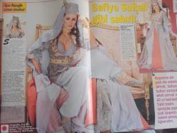 Süper Galaxy Haftalık Aktüalite Sinema Tiyatro Müzik ve Magazin Dergisi - 2000 Yılı - Sayı:52 - Aysu Baceoğlu - Özcan Deniz - Ebru Destan - Merve Terim - Kayahan - Salih Keçeci - Haluk Levent - Ece Uslu - Ayşe Hatun Önal - Çağla Şikel - Gizem Özdilli - Melek Yargıcı - Varol Ziya Dereli - Emel Sayın - Füsun Kosif - Aysen Tuncer - Allegra Levi - Sinem Öztufan - Demet Kurt - Demir Demirkan - Bülent Helvacıoğlu - Zeynep Tokuş - Levent Yüksel - Tuğba Özay - Murat Göğebakan - Ali Ramazanoğlu - Fulden Uras - Murat Evgin - Rober Hatemo - Mehmet Ali Erbil - Sevtap PArman - Nergis Kumbasar - Ebru Gündeş - Şener Şen - Bülent Ersoy - Sezen Aksu - Hale Soygazi - Ahmet Özhan - Ajda Pekkan - Güngör Bayrak - Tarık Akan - Ahu Tuğba - Atilla Yelken - Zerin ÖZer - Muazzez Abacı - Zeki Alasya - Sertab Erener - Tuğba Ünsal fotoğraf ve haberi - Tam Takım Dergi