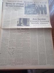 Ulus Gazetesi - 28 Ağustos 1949 - Cumhurbaşkanımız İsmet İnönü Dün Akşam İstanbul'a Gittiler - Hüseyin Cahit Yalçın - Ekonomi Ve Ticaret Bakanı Vedat Dicleli Edremit'te - Demokrat Parti Genel Şefi Celal Bayar'a Teşekkür Ederiz - Meşhur Alim Einstein İleri Öğretim Enstitüsü Direktörü Oppenheimer'le Görüşüyor - Goethe'nin 200. Doğum Yıldönümü - Falih Rıfkı Atay - Feridun Osman Menteşeoğlu - Milliyeti Meçhul 4 Uçağın Yugoslav Topraklarını Bombaladığı Bildiriliyor - Uçan Daireler Gene Ortaya Çıktı - Kıllıgil Fabrikası Gene İzinsiz Patlayıcı Maddeler Yapıyormuş - Ahtapot Avcılığın Meraklı Hikayesi Yazan Arthur Grimble - Eski Diyarbakır Yazan Cahit Beğenç - Ava Gardner Dinamit Fıçısının Üzerinde Oturuyor - Santranç - İkinci Ve Üçüncü Küme Fikstürleri Çekildi - Atletizm Federasyonu Başkanı Naili Moran - Demirspor Bugün Fenerbahçe İle Karşılaşacak