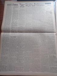 Ulus Gazetesi - 18 Ağustos 1949 - Cumhurbaşkanı İsmet İnönü'nün Muğla'daki Nutukları - Erzurum Ve Bingöl'de Deprem Oldu - CHP Genel Başkan Vekili Hilmi Uran Ankara'ya Döndü - Hüseyin Cahit Yalçın - Peyami Safa Köşe Yazısı - Milletlerarası Bir Kongrede Tek Kadın Delege Doktor Makbule Dıblan - Namık Zeki Aral - Erkekler İşte Böyledir Yazan Maysie Greig Yazı Dizisi - Feridun Osman Menteşeoğlu - Stalin Batılı Şahsiyetlerle Görüşmeye Hazır - Sabahattin Ali'nin Katli Davasına Bugün Bakılıyor - Batı Akdeniz Seferine Trabzon Vapuru Gidecek - Hollywood'un Gözbebeği Haline Gelen Barbara Lawrence - Futbol Karma Takımı Dün Geldi - Üvey Surat Yazan Marcel Ayme Yazı Dizisi - Diyarbakır Karpuzu - Kıymetli Ses Sanatkarı Nihal Tuna Cebeci Doğan Bahçesinde - Usta Boyacı Harris Kullanır - Renan Fosforoğlu Şahin Tek Skeç Revüsü İnci Aile Bahçesinde - Basın Gecesi Bomonti Bahçesinde