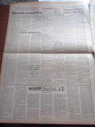 Ulus Gazetesi - 22 Aralık 1949 - Cumhurbaşkanımız İsmet İnönü Gece Ankara'ya Hareket Etti - Celal Bayar'ın Nutku - Hüseyin Cahit Yalçın - Maarif Şurası Başbakan Şemsettin Günaltay'ın Nutku İle Bugün Açılıyor - Tito Moskova'nın Düşmanca Hareket Ettiğini Söylüyor - Doğuda Deprem Bölgesinde Beş Nakliye Uçağı İle Malzeme Ve Yiyecek Sevkedildi - Peyami Safa Köşe Yazısı - İstanbul'dan Dönen Russell Dorr Gazetecilerle Görüşüyor - Esat Tekeli - Krilov'un Hatıraları - Feridun Osman Menteşeoğlu - Kerim Ömer Çağlar - Suriye'de Seçim Yenilenecek - Üvey Surat Yazan Marcel Ayme Yazı Dizisi - Cemiyet Hayatı - Parker 51 Dolmakalem - Tek Erkekler Tenis Birincisi Schröder - Lig Maçlarının Ana Meselesi - Dünya Olimpiyat Türkiye Rekorları -  Fenerbahçe Demirspor'u İstanbul'a Çağırdı - Atletlerimiz İyi Neticeler Aldılar - Ferit Karslı