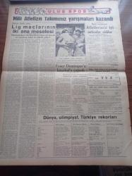 Ulus Gazetesi - 22 Aralık 1949 - Cumhurbaşkanımız İsmet İnönü Gece Ankara'ya Hareket Etti - Celal Bayar'ın Nutku - Hüseyin Cahit Yalçın - Maarif Şurası Başbakan Şemsettin Günaltay'ın Nutku İle Bugün Açılıyor - Tito Moskova'nın Düşmanca Hareket Ettiğini Söylüyor - Doğuda Deprem Bölgesinde Beş Nakliye Uçağı İle Malzeme Ve Yiyecek Sevkedildi - Peyami Safa Köşe Yazısı - İstanbul'dan Dönen Russell Dorr Gazetecilerle Görüşüyor - Esat Tekeli - Krilov'un Hatıraları - Feridun Osman Menteşeoğlu - Kerim Ömer Çağlar - Suriye'de Seçim Yenilenecek - Üvey Surat Yazan Marcel Ayme Yazı Dizisi - Cemiyet Hayatı - Parker 51 Dolmakalem - Tek Erkekler Tenis Birincisi Schröder - Lig Maçlarının Ana Meselesi - Dünya Olimpiyat Türkiye Rekorları -  Fenerbahçe Demirspor'u İstanbul'a Çağırdı - Atletlerimiz İyi Neticeler Aldılar - Ferit Karslı