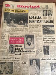 HÜRRİYET GAZETESİ  29 NİSAN  1968 YIL :20 SAYI :7184-- Irak  ile  iktisadi  ilişkiler  artırılacak --Adaylar dün tespit edildi -- Milyoner Babası  ise Nadiri  Bulana 100 Bin  Lira Verecek -- Havada  kapısı  kopan  Sec  uçağını  İzmit 'ten  İstanbul 'a getirdiler --Altın  Mikrofon  Konseri  Ege 'lileri   de Neşeye Boğdu ---Siyah  -beyazların  üstün  oynadıkları  maçta :Fenerbahçe  :0 Beşiktaş :0-- Sarı lacivertliler  4 puanla  farkla  yine lider --A. Ordu D. Spor u  3-0 mağlup  etti -- Galatasaray  Ankara da  G. Birliği 'ne  2-1  yenildi --Karayolu  nakliyatı  ile döviz  tasarrufu  mümkün  görülüyor --Turistler Ege 'de yazı  getirdiler -- En Fazla  Yazlık Sineması  Olan  Şehir  :Adana