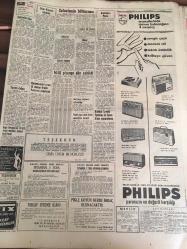 HÜRRİYET GAZETESİ 8 EKİM  1964 YIL :17 SAYI : 5915---  Zelzelenin bilançosu :19 Ölü ,26 ağır  yaralı  var --Galo Plaza :Kıbrıs  ihtilafı  barışı  tehdit ediyor --Ağaoğlu  , Dülger  ve Kavrakoğlu  da  tahliye edildi -- Zelzelenin  yerle bir ettiği  Salur Köyünü gördüm -- Nasır ,Çombe  'yi  saraya  hapsetti --Belediye Encümeni  seçimi  ihtilafa  sebebiyet  verdi --Çiçekli  'nin  katili :Pişman  değilim dedi ----Ira , çocuklarıma doyamadım ,diyor --Gıda kontrol Amiri rüşvet aldığı  500 lirayı  bozdururken  yakalandı --Amsterdam da ki  3-1  lik  maçın  rövanşı  dün  gece  oynandı  :Fenerbahçe  elendi ---Olimpiyat köyünde  hırsızlar çoğaldı --Galatasaray  Viyana da  kura  ile tur atladı -- Gündüz  Kılıç  B. Ahmet 'ten  endişe ediyor --Zelzeleden  fotoğraflar  : Manyas  Salur  köyü   bu hale  geldi --