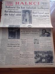 Halkçı Gazete - 25 Haziran 1955 - Ankara'da Kat Tahdidi Kalkıyor -  Dost Irak Kralı Faysal Yarın Akşam İstanbul'da - Alman Güzeli Margot Lielscher Londra'da - El Kifah Gazetesi Arap Alemi Türkiye Olmadan Yapamaz - Churchill'in Düşünen Adam Heykeli Yapıldı - Batı Almanya'da Türk Tütününe Rağbet Arttı - Montaigne'i Okurken - Ali Tetik Atomik Polis Hafiyesi - Bir Ömrün Çilesi Nakleden Selami İzzet Sedes Yazı Dizisi - Halkçı'nın Hikayesi Kabareye Davet - Atatürk Devri Yazan Hüseyin Cahit Yalçın Yazı Dizisi - Nigar Uluerer Neler Anlatıyor - Sanatkar Portreleri Muhip Arcıman - Meşhur Bir Bekar Rock Hudson Ve Canavarı - Yeni Filmlerimiz Kadının Fendi - Archie Moor Bobo Olson'u Nakavtla Mağlup Etti - İtalya İle Karşılaşacak Milli Takımın Kadrosu Dün Açıklandı - Atlet Cahit Önel - Ringe Dönen Halit Ergönül Taki'ye Meydan Okuyor