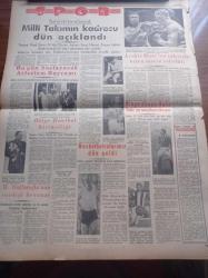 Halkçı Gazete - 25 Haziran 1955 - Ankara'da Kat Tahdidi Kalkıyor -  Dost Irak Kralı Faysal Yarın Akşam İstanbul'da - Alman Güzeli Margot Lielscher Londra'da - El Kifah Gazetesi Arap Alemi Türkiye Olmadan Yapamaz - Churchill'in Düşünen Adam Heykeli Yapıldı - Batı Almanya'da Türk Tütününe Rağbet Arttı - Montaigne'i Okurken - Ali Tetik Atomik Polis Hafiyesi - Bir Ömrün Çilesi Nakleden Selami İzzet Sedes Yazı Dizisi - Halkçı'nın Hikayesi Kabareye Davet - Atatürk Devri Yazan Hüseyin Cahit Yalçın Yazı Dizisi - Nigar Uluerer Neler Anlatıyor - Sanatkar Portreleri Muhip Arcıman - Meşhur Bir Bekar Rock Hudson Ve Canavarı - Yeni Filmlerimiz Kadının Fendi - Archie Moor Bobo Olson'u Nakavtla Mağlup Etti - İtalya İle Karşılaşacak Milli Takımın Kadrosu Dün Açıklandı - Atlet Cahit Önel - Ringe Dönen Halit Ergönül Taki'ye Meydan Okuyor