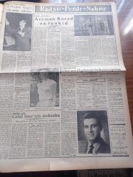 Halkçı Gazete - 15 Haziran 1955 - Amerikan Yardımına Dair İktidar Ve Muhalefet Sözcülerinin Görüşleri - Avrupa Güzellik Müsabakası İkincisi Suna Soley'in Müsabakaya Ait Tahassüsleri -  Almanya Başbakanı Adenauer'un Moskova Seyahati - Kayıp Uçak Hadisesinde Esrar Perdesi Pilot Kazım Örs Şiddetle Aranıyor - Hollywood Yıldızları Amerika'ya Döndüler - Ali Tetik Atomik Polis Hafiyesi - Bir Ömrün Çilesi Nakleden Selami İzzet Sedes - Namık Zeki Aral - Türkocağı Milli Sazlar Ekibi - Adana'da Ekmek Buhranı Başladı - Silviya Halkçı'nın Resimli Romanı - Ulus İş Hanı Harfiyatında Heykel Bulundu - Atatürk Devri Yazan Hüseyin Cahit Yalçın Yazı Dizisi - Haftanın Sanat Olayları - Sanatkar Erdoğan Çaplı Almanya Yolunda - Sempatik Caz Yıldızımız Celal İnce'nin Mektubu - İzmir Radyosundan Şükran İlgüner'le Konuşma - Asuman Konrad Ve Tenkitleri- Çocuk Köşesi - Nasreddin Hoca - Beşiktaşlı İdareciler Sadri Usuoğlu ile Remzi Tosyalıoğlu Mahkemeye Müracaat Etti - Tadil Komisyonu Hakem Talimatnamesi