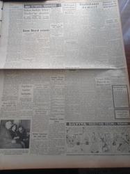 Halkçı Gazete - 16 Haziran 1955 - Celal Bayar Beyrut Yolunda - Lübnan Türk Irak Paktına Katılıyor - Amerikan Yardımına Dair Başbakan Adnan Menderes'in Bir Demeci - Avrupa Güzeli İlan Edilen İnga Britt Soedberg - Amerika Cumhurbaşkanı Eisenhower San Francisco'da Bir Nutuk Söyleyecek - Ali Tetik Atomik Polis Hafiyesi - Şehrimizde 59 Ton Şeker Dağıtıldı - Atatürk Devri Yazan Hüseyin Cahit Yalçın Yazı Dizisi - Film Yıldızı Belkıs Özener Yazar Gümüş Palas Aile Saz Salonunda- Atatürk Devri Yazan Hüseyin Cahit Yalçın Yazı Dizisi - Operet Sanatkârları Asuman Arsan - Sanatkar Portreleri Azize Tözem Ve Sanatı - İzmir'den Sesler Güler Göksel - Üstad Fahri Kopuz Geçmişi Dile Getiriyor - Sevdiğiniz Şarkılar Türküler Bu Gece Uymamışım-  Eski Futbol Federasyonu Başkanı Orhan Şeref Apak'ın İtalya Maçı Hakkındaki Beyanatı - Milli Futbolcular Gene Fenerbahçe Stadında Çalıştı