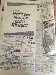 HÜRRİYET GAZETESİ 21 NİSAN 1968 YIL :20 SAYI : 7176---Sahte gümrük belgeleriyle  milyonluk  vurgun --AP Genel Merkezi Barlas , Atabey  ve  Kibar 'a Mavi Boncuk  Dağıttı --Barnard  bu  yıl 3  kalp  nakli  daha yapacak---Adana  'da dönüm  başına 450  kilo  buğday alınacak --Menderes  ailesinin  sabık  gelini  , yıldırım  nikahı  yapıp  bir müteahhit  ile evlendi ----TÜRK -İŞ  Kongresinde  politika yasaklandı ---Fransa da  karma okullarda  yapılan  anket  :Öğrencilerin  yüzde  70 'i  cinsel eğitim istiyor --İngiltere  Kraliçesi   Elizabeth  Drakule  filmlerini  ihraç  eden  şirketin  sahiplerine  nişan verdi --Fenerbahçe -Göztepe -Beşiktaş -H.Tepe  --- Vefa da galip  :3-1 ---Feriköy için  Ümit Kapısı  Aralandı --G.Birliği :2  Altınordu : 1---