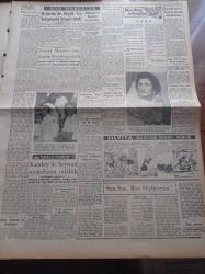 Halkçı Gazete - 14 Haziran 1955 - Batı Almanya Başbakanı Adenauer Washington'da - Hürkuş'a Ait Uçak Bulgaristan'da Mı - Avrupa İkincisi Seçilen Güzelimiz Suna Soley - Basketbolda Danimarka'yı Yendik - Terry Moore - Şeker Çay Ve Kahve Darlığı Genişliyor - NATO'nun Başkomutanı Orgeneral Norstad Şehrimizde - Muzaffer Bingöl - Ali Tetik Atomik Polis Hafiyesi - Truva Harabelerinin İçine Tarla Yapılmış - Pekin Operası Paris'te - Atatürk Devri Yazan Hüseyin Cahit Yalçın Yazı Dizisi - Radife Erten'in Başarısı - Perdeler Kapandıktan Sonra Operamıza Bakış - Ankara Radyosu Sanatkarı Semahat Özdenses Ergökmen -  İzmir'den Sesler Neriman Aktepe Diyor Ki - Cemiyet Hayatı - 2. Akdeniz Olimpiyatlarına Katıldığımız Branşlar - 400'den Fazla Yarbay Albaylığa Terfi Etti - Ankara Atletizm Bayramı Cumartesi Günü Başlıyor