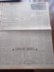 Halkçı Gazete - 14 Haziran 1955 - Batı Almanya Başbakanı Adenauer Washington'da - Hürkuş'a Ait Uçak Bulgaristan'da Mı - Avrupa İkincisi Seçilen Güzelimiz Suna Soley - Basketbolda Danimarka'yı Yendik - Terry Moore - Şeker Çay Ve Kahve Darlığı Genişliyor - NATO'nun Başkomutanı Orgeneral Norstad Şehrimizde - Muzaffer Bingöl - Ali Tetik Atomik Polis Hafiyesi - Truva Harabelerinin İçine Tarla Yapılmış - Pekin Operası Paris'te - Atatürk Devri Yazan Hüseyin Cahit Yalçın Yazı Dizisi - Radife Erten'in Başarısı - Perdeler Kapandıktan Sonra Operamıza Bakış - Ankara Radyosu Sanatkarı Semahat Özdenses Ergökmen -  İzmir'den Sesler Neriman Aktepe Diyor Ki - Cemiyet Hayatı - 2. Akdeniz Olimpiyatlarına Katıldığımız Branşlar - 400'den Fazla Yarbay Albaylığa Terfi Etti - Ankara Atletizm Bayramı Cumartesi Günü Başlıyor