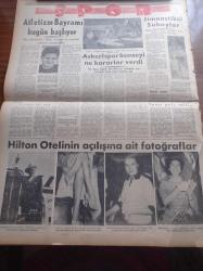 Halkçı Gazete - 11 Haziran 1955 - Hilton Oteli 1955 Yılında Açıldı - Benli Belkıs Polise Altı Milyon Liralık Gerdanlığının Çalındığını Haber Verdi - Hilton Balosunda Hollywood Yıldızları Göz Kamaştırıyordu -  Avrupa Güzeli Finlandiya'da Bugün Seçilecek - İsrail Amerika İle Bir Pakt İmzalıyor - Marlon Brando Harb Ve Sulh Filminin Başrolünü Reddetti - Ali Tetik Atomik Polis Hafiyesi - Bir. Ömrün Çilesi Nakleden Selami İzzet Sedes Yazı Dizisi - İstanbul'da Helikopter Seferleri - Atatürk Devri Yazan Hüseyin Cahit Yalçın Yazı Dizisi - Mine Ve Mukaddes Coşkun Kardeşler Film Prodüktörlüğüne Başladı - Otello Temsili Münasebetiyle Mahir Canova Konuşuyor - Operet Sanatkârı Toto Karaca - Gülhane Parkında Figaronun Düğünü - Denizcilik Bankası - Hilton Otelinin Açılışına Ait Fotoğraflar - Askerispor Konseyi Ne Kararlar Verdi - Atletizm Bayramı Bugün Başlıyor - Jimnastikçi Subaylar