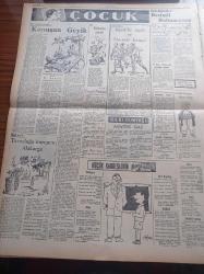 Halkçı Gazete - 1 Haziran 1955 - İngiltere'de Grevler Sebebiyle Fevkalade Tedbirler - Ses Karikatüristi Celal Şahin - İran Başbakanı Nuri Sait da Türkiye'ye Geliyor - Irak Kralı Faysal Celal Bayar'a Arap Atı Hediye Etti - 17 Haziranda Kıyamet Kopacakmış - Mareşal Tito Kruşçev Ve Bulganin'le Sohbet Ederken - İşçiler Çalışma Emniyeti İstiyor - Ali Tetik Atomik Polis Hafiyesi - Düşman Bolluğu Çeviren Haluk Tuncalı Yazı Dizisi - Meriç Nehrinin Islahı İşi Bugün Başlıyor - Karagöz Kukla Ve Orta Oyunu - Atatürk Devri Yazan Hüseyin Cahit Yalçın Yazı Dizisi - Sanatkar Portreleri Genç Soprano Beragm Kızıltuğ - Ses Sanatkarı Sevim Çağlayan Nişanı Bozdu - Süleyman Güler Diyor Ki - Değerli Piyanist Ulvi Cemal Erkin'in Bir Fıkrası - Çocuk Köşesi - Resimli Bulmaca - Akdeniz Oyunlarına Fransa Hazırlanıyor - Küçük Spor Hikayesi Arslan Oğlum Yazan Cemal Saltık