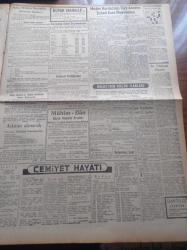 Halkçı Gazete - 1 Haziran 1955 - İngiltere'de Grevler Sebebiyle Fevkalade Tedbirler - Ses Karikatüristi Celal Şahin - İran Başbakanı Nuri Sait da Türkiye'ye Geliyor - Irak Kralı Faysal Celal Bayar'a Arap Atı Hediye Etti - 17 Haziranda Kıyamet Kopacakmış - Mareşal Tito Kruşçev Ve Bulganin'le Sohbet Ederken - İşçiler Çalışma Emniyeti İstiyor - Ali Tetik Atomik Polis Hafiyesi - Düşman Bolluğu Çeviren Haluk Tuncalı Yazı Dizisi - Meriç Nehrinin Islahı İşi Bugün Başlıyor - Karagöz Kukla Ve Orta Oyunu - Atatürk Devri Yazan Hüseyin Cahit Yalçın Yazı Dizisi - Sanatkar Portreleri Genç Soprano Beragm Kızıltuğ - Ses Sanatkarı Sevim Çağlayan Nişanı Bozdu - Süleyman Güler Diyor Ki - Değerli Piyanist Ulvi Cemal Erkin'in Bir Fıkrası - Çocuk Köşesi - Resimli Bulmaca - Akdeniz Oyunlarına Fransa Hazırlanıyor - Küçük Spor Hikayesi Arslan Oğlum Yazan Cemal Saltık