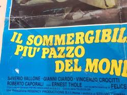 Çılgın Denizaltı, (IL SOMMERGIBILE PIU' PAZZO DEL MONDO) 1982,  ORİJİNAL FİLM AFİŞİ / POSTERİ - BÜYÜK BOY - ORİJİNAL - 66 X 47 cm EBADINDA - Original Turkish Big Size Movie Poster - Mariano Laurenti, Gino Capone, Franco Milizia, Anna Maria Rizzoli, Bombolo, Enzo Cannavale, Giorgio Ariani, Saverio Vallone, Gianni Ciardo, Vincenzo Crocitti, Roberto Caporali, Ernst Thole, Felice Andreasi, Sergio Di Pinto, Roberta Spagnoli, Guido Nicheli, Franca Mantelli, Jacques Stany, Adriana Giuffrè