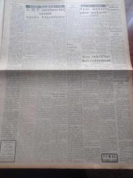 Halkçı Gazete - 27 Temmuz 1954 - CHP Kurultayı İsmet İnönü'nün Nutku İle Açıldı - Vatan Hizmetinde Cumhuriyet Halk Partisini Büyük Vazifeler Bekliyor - Genel Sekreter Kasım Gülek Kurultayda Rapor Okurken - Komünist Çin Uçakları Hücum Ediyor - Türk Yıldızı Belgin Doruk - Medflex Tatbikatı Hakkında - Muhtar Üniversite - Halkçı'nın Resimli Romanı Aşk Yakutu - Mösyö Lökok Yazan Emile Gaboriau Yazı Dizisi - Atletlerimizin Mağlubiyeti Teessür Yarattı - İngiliz Kabinesi Toplandı - Kral Faysal'ın Parlamento Nutku - Hayvan Terbiyecisi Eva Gabor - Hüseyin Cahit Yalçın'ın 50 Yıllık Siyasi Hatıraları Meşruiyet Devri Ve Sonrası Yazı Dizisi - Marilyn Monroe 50 Dolara Çıplak Poz Vermiştim Dedi - Cumhuriyet Halk Partisi Kurultayından Fotoğraflar