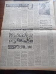 Halkçı Gazete - 27 Temmuz 1954 - CHP Kurultayı İsmet İnönü'nün Nutku İle Açıldı - Vatan Hizmetinde Cumhuriyet Halk Partisini Büyük Vazifeler Bekliyor - Genel Sekreter Kasım Gülek Kurultayda Rapor Okurken - Komünist Çin Uçakları Hücum Ediyor - Türk Yıldızı Belgin Doruk - Medflex Tatbikatı Hakkında - Muhtar Üniversite - Halkçı'nın Resimli Romanı Aşk Yakutu - Mösyö Lökok Yazan Emile Gaboriau Yazı Dizisi - Atletlerimizin Mağlubiyeti Teessür Yarattı - İngiliz Kabinesi Toplandı - Kral Faysal'ın Parlamento Nutku - Hayvan Terbiyecisi Eva Gabor - Hüseyin Cahit Yalçın'ın 50 Yıllık Siyasi Hatıraları Meşruiyet Devri Ve Sonrası Yazı Dizisi - Marilyn Monroe 50 Dolara Çıplak Poz Vermiştim Dedi - Cumhuriyet Halk Partisi Kurultayından Fotoğraflar