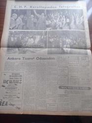 Halkçı Gazete - 27 Temmuz 1954 - CHP Kurultayı İsmet İnönü'nün Nutku İle Açıldı - Vatan Hizmetinde Cumhuriyet Halk Partisini Büyük Vazifeler Bekliyor - Genel Sekreter Kasım Gülek Kurultayda Rapor Okurken - Komünist Çin Uçakları Hücum Ediyor - Türk Yıldızı Belgin Doruk - Medflex Tatbikatı Hakkında - Muhtar Üniversite - Halkçı'nın Resimli Romanı Aşk Yakutu - Mösyö Lökok Yazan Emile Gaboriau Yazı Dizisi - Atletlerimizin Mağlubiyeti Teessür Yarattı - İngiliz Kabinesi Toplandı - Kral Faysal'ın Parlamento Nutku - Hayvan Terbiyecisi Eva Gabor - Hüseyin Cahit Yalçın'ın 50 Yıllık Siyasi Hatıraları Meşruiyet Devri Ve Sonrası Yazı Dizisi - Marilyn Monroe 50 Dolara Çıplak Poz Vermiştim Dedi - Cumhuriyet Halk Partisi Kurultayından Fotoğraflar
