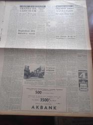 Halkçı Gazete - 3 Ekim 1954 - Siyasi Haklarından Edilen Üniversitesiler - Ankara Üniversitesi Tıp Fakültesi Öğrenci Derneği Bir Beyanname Yayınladı - Dün Gençlerbirliği İle Hacettepe Berabere Kaldı - Yüzbaşı İsmail Demiralp Kendi Kendini Mi Vurdu Vuruldu Mu - Audrey Hepburn Evlendi - Başbakan Adnan Menderes Dün Münih'e Vardı - Mayın Gemimiz İnfilak Etmemiş - Merkez Bankası Ve Vazifeleri - Orman Yazan İlhan Tarus Yazı Dizisi - Fransa'da Casusluk - Triytese Anlaşması - Olgunluk Sınavı Kaldırılıyor - Film Yıldızı Ingrid Bergman Şahitlik Edecek - Bugünkü At Yarışları - Hüseyin Cahit Yalçın'ın 50 Yıllık Siyasi Hatıraları Meşrutiyet Devri Ve Sonrası Yazı Dizisi - Arı Unları - Dünya Cenneti İstanbul'da Arsa Sahibi Olmak Muhabank'ta 150 Lira Bulundurmakla Mümkün - Tokalon Kremi - Elizabeth Taylor