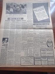 Halkçı Gazete - 10 Aralık 1954 - Öğretmenlere Dair Yeni Tasarı - Sırrı Atalay'ın Basına Demeci - Buz Devrine Dair Tetkikler - İnsan Hakları Beyannamesi - Akis Dergisinin Duruşması - Bir Türk Subayının Keşfi - Sovyetler Havada Kuvvetleniyor - Sevişme Problemi Çetin Altan Köşe Yazısı - Sanat Sevenler Kulübü - Yugoslavya'da Türk Malları - Libya'ya Vereceğimiz Silahlar - Sovyet Casusu Nasıl Kaçmış - Hüseyin Cahit Yalçın'ın 50 Yıllık Siyasi Hatıraları Meşrutiyet Devri Ve Sonrası Yazı Dizisi - Baykara'nın Serüvenleri Baykara Hollywood'da Resimli Roman - Mary Pickford Hayatını Anlatıyor Yazı Dizisi - Dost Mu Düşman Mı Yazan Oreste Pinto Yazı Dizisi - Cemiyet Hayatı - Caddeyi Asfaltlayan Ev Kadınları - Küçük Hikaye Kumar Borcu Namus Borcu Yazan Nevvare Gövsa