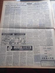 Halkçı Gazete - 11 Aralık 1954 - Toprak Kanunu Tadil Ediliyor - Baroda Bugün Seçim Var - Sedat Simavi Anılıyor - Kıbrıs İşi Etrafında Yunan Gayreti - Yabancı Memleketlerden Posta İle Gelen Çekleri Çalan Bir Şebeke - Kızılların Elindeki Türk Askerleri - Mısır Kraliçesi Neriman İle Evlenmek İsteyen Şeyh - Atatürk'e Dil Uzatan At Sırtındaki Hayalet Kitabı - Kars Yayla Gecesi - Kıbrıs Türk'tür Takvimi Hazırlandı - Ankara'da Bugünkü At Yarışları - Cinlerle Güreşler Bu Gece - Hüseyin Cahit Yalçın'ın 50 Yıllık Siyasi Hatıraları Meşrutiyet Devri Ve Sonrası Yazı Dizisi - Manon Operası - Baykara'nın Serüvenleri Baykara Hollywood'da Resimli Roman - Mary Pickford Hayatını Anlatıyor Yazı Dizisi - Dost Mu Düşman Mı Yazan Oreste Pinto Yazı Dizisi - Ölü Kafası Pelerin Altında İşlenen Cinayet Yazan Ketlin Veyd Yazı Dizisi - Gençlerbirliği Güneş Maçı Bugün - 1958 Dünya Şampiyonası - Fenerbahçe Beyoğluspor'u 8 0 Yendi