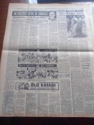 Halkçı Gazete - 11 Aralık 1954 - Toprak Kanunu Tadil Ediliyor - Baroda Bugün Seçim Var - Sedat Simavi Anılıyor - Kıbrıs İşi Etrafında Yunan Gayreti - Yabancı Memleketlerden Posta İle Gelen Çekleri Çalan Bir Şebeke - Kızılların Elindeki Türk Askerleri - Mısır Kraliçesi Neriman İle Evlenmek İsteyen Şeyh - Atatürk'e Dil Uzatan At Sırtındaki Hayalet Kitabı - Kars Yayla Gecesi - Kıbrıs Türk'tür Takvimi Hazırlandı - Ankara'da Bugünkü At Yarışları - Cinlerle Güreşler Bu Gece - Hüseyin Cahit Yalçın'ın 50 Yıllık Siyasi Hatıraları Meşrutiyet Devri Ve Sonrası Yazı Dizisi - Manon Operası - Baykara'nın Serüvenleri Baykara Hollywood'da Resimli Roman - Mary Pickford Hayatını Anlatıyor Yazı Dizisi - Dost Mu Düşman Mı Yazan Oreste Pinto Yazı Dizisi - Ölü Kafası Pelerin Altında İşlenen Cinayet Yazan Ketlin Veyd Yazı Dizisi - Gençlerbirliği Güneş Maçı Bugün - 1958 Dünya Şampiyonası - Fenerbahçe Beyoğluspor'u 8 0 Yendi
