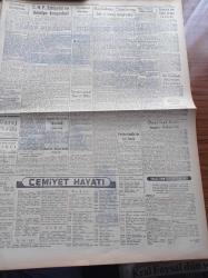 Halkçı Gazete - 27 Haziran 1955 - Dost Irak Kralı Faysal Bugün Ankara'da - Türk İtalya Milli Maçı 1 1 Neticelendi - İzmir Radyosu Klâsik Türk Müziği Okuyucularından Servet Candaş - Birleşmiş Milletler Gününde Başbakan Adnan Menderes Bir Mesaj Neşretti - Doktor Fazıl Küçük İkaz Ediyor - Ali Tetik Atomik Polis Telgrafı - Bir Ömrün Çilesi Nakleden Selami İzzet Sedes Yazı Dizisi - Şoför Karaböcek Celal İle Enteresan Bir Konuşma - Fort Ali- Metin Toker'in Mahkumiyeti - Hilton İçin Ismarlanan Cam Eşya - Silviya Halkçı'nın Resimli Romanı - Sarışın Bir Güzel Gönül Ülkü - Hüseyin Cahit Yalçın'ın 50 Yıllık Siyasi Hatıraları Atatürk Devri Yazı Dizisi - Viyolonist Kızımız Ayla Erduran - Mahkumlar Cehennemi Yazan Osman Şan Yazı Dizisi - Muhabank - Dünkü At Yarışları - Karagümrük Eskişehir Demirspor Takımını 3 2 Mağlup Etti- Hacettepe Kongresi Sert Bir Hava İçinde Yapıldı