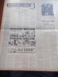 Halkçı Gazete - 20 Ekim 1954 - Süveyş Anlaşması İngiltere Mısır Arasında Dün Mısır'da İmzalandı - Beşiktaş Santrforu Bülent Esel - Girit Adasında Türklere Baskı - Uçan Daireler Ölüme Sebep Oluyordu - İran'da Casuslar İdam Edildi - Churchill Malenkov Görüşmesi - Üniversite Yeni Ders Yılı Töreni - Güzel Regina Dedektif Cardoc'un Maceraları Yazan Georges Dejean Yazı Dizisi - Cumhuriyet Bayramı'nda Çankaya Köşkünde Halka Balo Verilecek - Almanya'ya Gidecek Kore Gazilerimiz- Irak Başbakanı Nuri Sait Paşa Bağdat'a Gitti - Müslüman Kardeşler İleri Gelenleri Tevkif Edildi - Hüseyin Cahit Yalçın'ın 50 Yıllık Siyasi Hatıraları Meşrutiyet Devri Ve Sonrası Yazı Dizisi - Ölü Kafası Pelerin Altında İşlenen Cinayet Yazan Ketlin Veyd Yazı Dizisi - Fransa'da Son Casusluk Hadise'nin İçyüzü Nedir - Çocuk Köşesi - Diyojen İle İskender - Bilmece Bulmaca - Nasreddin Hoca - Bilgi Dünyası - Fatih Sultan Mehmet