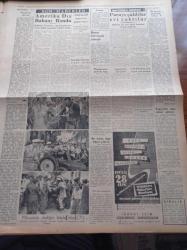 Halkçı Gazete - 17 Eylül 1954 - Başbakan Adnan Menderes'in Yerinde İkazı - Cumhurbaşkanı Celal Bayar Bu Sabah Geliyor - Ceyhan Ve Kozan'da Kasırga - Transfer Güçlükleri Yüzünde Ecnebi Dergi Ve Kitap Gelmiyor - Demokrat Parti Başkanı Adlau Stevenson'un Sert Bir Tenkidi - Monako Prensliği Toprakları - Mösyö Lökok Yazan Emile Gaborian Yazı Dizisi - Namık Zeki Aral - Türkkuşu Filosunun Gezisi - İtalyan Polisi Yeni Bir Kazanova Peşinde - Şehrimizde İşportacılarla Mücadele Dediğin Böyle Olur - Japonya'da Aşk Paktı - Hüseyin Cahit Yalçın'ın 50 Yıllık Siyasi Hatıraları Meşrutiyet Devri Ve Sonrası Yazı Dizisi - Bir Ölü Var Yazan George Simenon Yazı Dizisi - Evliya Çelebi Gibi Yazan Muhtar Enata - Baykara'nın Serüvenleri Kurul Savaşçıları Resimli Romanı -  Brezilya'nın Bakir Ormanlarında Tigrero Yazan Sasha Siemel Yazı Dizisi - Korkunç Bir Zehir D.D.T - İstanbul'da Toplanan Avrupa Mülteci Meselelerini Tetkik Cemiyeti - Halkçı'nın Küçük İlanları - Kervanpalas Açıldı - Ankara Lig Maçları
