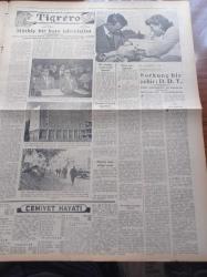 Halkçı Gazete - 17 Eylül 1954 - Başbakan Adnan Menderes'in Yerinde İkazı - Cumhurbaşkanı Celal Bayar Bu Sabah Geliyor - Ceyhan Ve Kozan'da Kasırga - Transfer Güçlükleri Yüzünde Ecnebi Dergi Ve Kitap Gelmiyor - Demokrat Parti Başkanı Adlau Stevenson'un Sert Bir Tenkidi - Monako Prensliği Toprakları - Mösyö Lökok Yazan Emile Gaborian Yazı Dizisi - Namık Zeki Aral - Türkkuşu Filosunun Gezisi - İtalyan Polisi Yeni Bir Kazanova Peşinde - Şehrimizde İşportacılarla Mücadele Dediğin Böyle Olur - Japonya'da Aşk Paktı - Hüseyin Cahit Yalçın'ın 50 Yıllık Siyasi Hatıraları Meşrutiyet Devri Ve Sonrası Yazı Dizisi - Bir Ölü Var Yazan George Simenon Yazı Dizisi - Evliya Çelebi Gibi Yazan Muhtar Enata - Baykara'nın Serüvenleri Kurul Savaşçıları Resimli Romanı -  Brezilya'nın Bakir Ormanlarında Tigrero Yazan Sasha Siemel Yazı Dizisi - Korkunç Bir Zehir D.D.T - İstanbul'da Toplanan Avrupa Mülteci Meselelerini Tetkik Cemiyeti - Halkçı'nın Küçük İlanları - Kervanpalas Açıldı - Ankara Lig Maçları