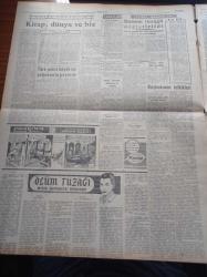 Halkçı Gazete - 28 Aralık 1954 - Mendes France Güven Oyu Aldı - Almanya'nın NATO'ya Alınması Fransız Milli Meclisinde Gece Tasdik Edildi - Atatürk'ün Ankara'ya Gelişi Dün Büyük Bir Törenle Yapıldı - Almanya'nın Silahlanması İçin Oylama Yapılacak - Türk Polisi Büyük Bir Şebekenin Peşinde - Başbakan Adnan Menderes Soğuk Hava Tesislerini Açtı - Tahsin Ve Necmi İsimli İki Arkadaş Atletle Opera Seyretmiş - Ölüm Tuzağı Mısır Ehramları Arasında Yazan Cyril Beaton Yazı Dizisi- Meşhur Bir Fransız Arkeologu Profesör Parrot Şehrimizde - Japonya'ya Komünist Çin'in Barış Teklifi - Hüseyin Cahit Yalçın'ın 50 Yıllık Siyasi Hatıraları Meşrutiyet Devri Ve Sonrası Yazı Dizisi - Eğer Papa Ölürse Vatikan'da Neler Olacak - Mary Pickford Hayatını Anlatıyor Yazı Dizisi - Ana Kraliçe İçin Özel Ve Şahane Bir Defile-  Davis Kupası - Atatürk Koşusunu Ekrem Koçak Kazandı