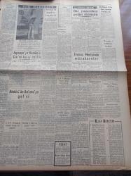 Halkçı Gazete - 28 Aralık 1954 - Mendes France Güven Oyu Aldı - Almanya'nın NATO'ya Alınması Fransız Milli Meclisinde Gece Tasdik Edildi - Atatürk'ün Ankara'ya Gelişi Dün Büyük Bir Törenle Yapıldı - Almanya'nın Silahlanması İçin Oylama Yapılacak - Türk Polisi Büyük Bir Şebekenin Peşinde - Başbakan Adnan Menderes Soğuk Hava Tesislerini Açtı - Tahsin Ve Necmi İsimli İki Arkadaş Atletle Opera Seyretmiş - Ölüm Tuzağı Mısır Ehramları Arasında Yazan Cyril Beaton Yazı Dizisi- Meşhur Bir Fransız Arkeologu Profesör Parrot Şehrimizde - Japonya'ya Komünist Çin'in Barış Teklifi - Hüseyin Cahit Yalçın'ın 50 Yıllık Siyasi Hatıraları Meşrutiyet Devri Ve Sonrası Yazı Dizisi - Eğer Papa Ölürse Vatikan'da Neler Olacak - Mary Pickford Hayatını Anlatıyor Yazı Dizisi - Ana Kraliçe İçin Özel Ve Şahane Bir Defile-  Davis Kupası - Atatürk Koşusunu Ekrem Koçak Kazandı