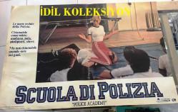 Polis Akademisi, (SCUOLA DI POLIZIA - Police Academ) 1984, İTALYANCA FİLM AFİŞİ / POSTERİ - BÜYÜK BOY - ORİJİNAL - 66 X 46 cm EBADINDA - Original Turkish Big Size Movie Poster - Hugh Wilson, Neal Israel, Pat Proft, Hugh Wilson, Steve Guttenberg, Kim Cattrall, G.W. Bailey, Bubba Smith, Donovan Scott, George Gaynes, Andrew Rubin, David Graf, Leslie Easterbrook, Michael Winslow, Debralee Scott, Bruce Mahler, Ted Ross, Scott Thomson, Brant von Hoffman, Marion Ramsey, Georgina Spelvin, Doug Lennox, George R. Robertson, Don Lake, Bill Lynn, Michael J. Reynolds, Joyce Gordon