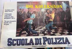 Polis Akademisi, (SCUOLA DI POLIZIA - Police Academ) 1984, İTALYANCA FİLM AFİŞİ / POSTERİ - BÜYÜK BOY - ORİJİNAL - 66 X 46 cm EBADINDA - Original Turkish Big Size Movie Poster - Hugh Wilson, Neal Israel, Pat Proft, Hugh Wilson, Steve Guttenberg, Kim Cattrall, G.W. Bailey, Bubba Smith, Donovan Scott, George Gaynes, Andrew Rubin, David Graf, Leslie Easterbrook, Michael Winslow, Debralee Scott, Bruce Mahler, Ted Ross, Scott Thomson, Brant von Hoffman, Marion Ramsey, Georgina Spelvin, Doug Lennox, George R. Robertson, Don Lake, Bill Lynn, Michael J. Reynolds, Joyce Gordon