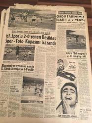 HÜRRİYET GAZETESİ  17 OCAK  1966 YIL :18 SAYI :6366--  Celal Bayar , firari  mebuslar ve  21 Mayısçılardan  107 si dahil  : Af tan  20 bin  kişi  faydalanıyor --Ankara 'ya davet  edilen  on bir  Elçi  Çağlayangil  ile görüştü---Makarios  ,Nijerya  Başbakanının  evinde  ve emniyette  bulunuyor --Başı boş köpekler  artık  gaz odasında  öldürülecek --İkinci  devrede  Ahmet ve K. Ahmet 'in attığı  gollerle  :İst.Spor  'u 2-0 yenen  Beşiktaş  Spor  -Toto Kupasını  Kazandı --Alsancak ta  oynanan  maçta A. Gücü Göztepe 'ye  1-0 galip --Ordu Takımımız  Irak 'ı  3-0 Yendi --Altay Şeker sporu  2-0 mağlup etti --Talihsiz  Süreyya  Kıbrıs  Katliamının  Şehidi  Genç Futbolcu  Hüseyin  Ruso  'nun Eşiydi --