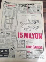 HÜRRİYET GAZETESİ 27 MART 1967  YIL :19 SAYI :6790-Zeki Müren Plaksan plaklarında fotoğraflı reklamı-Sinemadan dönen 17 yaşındaki kızı tehdit edip Taşocağına götürüp tecavüz etti haberi-- Bandırma da yangın  :Zarar 25 Milyon Lira --Kıbrıs ta Türkler  saldırıya  uğrarsa  jetlerimiz  derhal  harekete  geçecek ---Hava tekrar  soğudu  ve kar  yağışı  başladı --Rus casusu  Rinaldi  ölüm  korkusu içinde --Galatasaray  :0 İzmir Spor :0 --Sarı Lacivertlilerin  golü  sayılmadı  : Fenerbahçe :1 Eskişehir :1 --Karşıyaka 'ya  Sanlı 'nın attığı  golle   :Beşiktaş  1-0 galip --İstanbul  Spor :4 Altınordu :1--Balkan  Kros Şampiyonası   :M.Dalkılıç  4. oldu --Demir spor :0 Ankaragücü :0---İngiltere 'nin  ünlü  polisi  :Scotland  yard,   yirmi katlı  binaya taşındı --Gümrükçüleri gören  tayfalar  kaçak  silahları  denize attılar ---