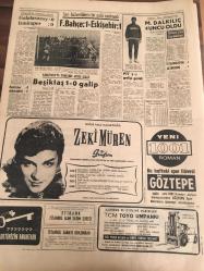 HÜRRİYET GAZETESİ 27 MART 1967  YIL :19 SAYI :6790-Zeki Müren Plaksan plaklarında fotoğraflı reklamı-Sinemadan dönen 17 yaşındaki kızı tehdit edip Taşocağına götürüp tecavüz etti haberi-- Bandırma da yangın  :Zarar 25 Milyon Lira --Kıbrıs ta Türkler  saldırıya  uğrarsa  jetlerimiz  derhal  harekete  geçecek ---Hava tekrar  soğudu  ve kar  yağışı  başladı --Rus casusu  Rinaldi  ölüm  korkusu içinde --Galatasaray  :0 İzmir Spor :0 --Sarı Lacivertlilerin  golü  sayılmadı  : Fenerbahçe :1 Eskişehir :1 --Karşıyaka 'ya  Sanlı 'nın attığı  golle   :Beşiktaş  1-0 galip --İstanbul  Spor :4 Altınordu :1--Balkan  Kros Şampiyonası   :M.Dalkılıç  4. oldu --Demir spor :0 Ankaragücü :0---İngiltere 'nin  ünlü  polisi  :Scotland  yard,   yirmi katlı  binaya taşındı --Gümrükçüleri gören  tayfalar  kaçak  silahları  denize attılar ---