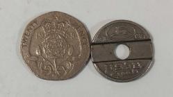 1960'lar Orta Doğu PTT Jetonu+İngiltere 20 Pence..