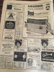 HÜRRİYET GAZETESİ  26 MART  1967 YIL :19 SAYI :6789---Kara Mehmet  Dehşet Saçıyor --Gangsterin  peşindeki  özel ekibi  çelek yelek giydi --- Nato ajanları  casus  avında -- Kırşehirli  Ayşe , bayram izni  için  Almanya dan  gelirken   trende  düşüp öldü ---Maskeli haydutlar  üç şoförden  ,11 bin  lira alıp  kaçtılar --1967 Milletlerarası  turizm  yılı  festivalle   kutlanacak --Beşiktaş -K.Yaka ---M. Dalkılıç  favori  gösteriliyor ---Feriköy :2 Göztepe :1  -----Altay  Vefa 'yı  1-0 yendi ---Beykoz  3-2 mağlup oldu -- Talat  Tuncalp   çalışmağa  başladı --Yunanlı  dün  Osmanlı  idaresinden  kurtuluşlarının   138 yıldönümü  büyük  bir törenle kutladık --Ocakçılar da  biz böyle  yağlı kahve  görmedik dedi ---