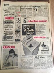 HÜRRİYET GAZETESİ 11 ARALIK  1968 YIL :21 SAYI :7410---Eskişehir  de  düşen  bir  jet uçağı  ana -oğulu  öldürdü---Sedat Simavi 'yi  15 yıl evvel bugün kaybettik --Ev sahibesi  Avusturalya da ki  Türk  Sefaretini  ani olarak  işgal etti ---AP Meclis Başkan Vekilleri  Dün  Kavga Etti ---Türkiye -Kuzey İrlanda --Fenerbahçe -Beşiktaş  pazar 'ın  hazırlığında --Şeytan  Sivori  futbolu  bırakıyor - 3 Kişiyi  dövüp kaçan  Varol 'u  polis arıyor --Milli maç  oynanmazsa  tazminat  ödeyeceğiz --Türkiye kupasında  Samsun Spor Altay Karşılaşıyor --Sarılık  hastalığı  salgın halde ---Zeytin  yağının  ihraç   fiyatı   dün  tespit edildi --Libertad  yarın sabah  İzmir den  ayrılıyor --Parka esrar  gömen  üç kişi  yakalandı --