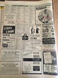 HÜRRİYET GAZETESİ 11 ARALIK  1968 YIL :21 SAYI :7410---Eskişehir  de  düşen  bir  jet uçağı  ana -oğulu  öldürdü---Sedat Simavi 'yi  15 yıl evvel bugün kaybettik --Ev sahibesi  Avusturalya da ki  Türk  Sefaretini  ani olarak  işgal etti ---AP Meclis Başkan Vekilleri  Dün  Kavga Etti ---Türkiye -Kuzey İrlanda --Fenerbahçe -Beşiktaş  pazar 'ın  hazırlığında --Şeytan  Sivori  futbolu  bırakıyor - 3 Kişiyi  dövüp kaçan  Varol 'u  polis arıyor --Milli maç  oynanmazsa  tazminat  ödeyeceğiz --Türkiye kupasında  Samsun Spor Altay Karşılaşıyor --Sarılık  hastalığı  salgın halde ---Zeytin  yağının  ihraç   fiyatı   dün  tespit edildi --Libertad  yarın sabah  İzmir den  ayrılıyor --Parka esrar  gömen  üç kişi  yakalandı --