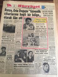 HÜRRİYET GAZETESİ  6 ARALIK 1968 YIL :21 SAYI :7405----Rusya ,Orta Doğuyu  Güvenlik  Çıkarlarına Bağlı  Bir Bölge Olarak İlan Etti --Dekan :Bakanlık Özel Yüksek Hukuk Okuluna İzin Vermeyecektir  Dedi --Çalışma Bakanı  Ali Naili  Erdem  Dün İstifa Etti ---Vali  muavinleri  ve kaymakamlar  1000-1250 lira tazminat  alacak--Hong-Kong  gribine  karşı  Türkiye de  geniş  tedbir alındı --Dünya gençliğe isyan halinde --Faruk Ilgaz : Bizi ancak  futbolcular  kurtarabilir  dedi ---İrlandalılar  farklı  bir revanş  bekliyor --Galatasaray  en  kuvvetli  başkan adayı  :Kacatopçu  ---Rapıd ,Real Madrid  'i  Kupadan Eledi --- Göztepe Beograd 'ın  teklif  ettiği  tarihleri  beğenmedi --Tütün ekicileri  toplantı  yaptın--Avukatın  dersini  vermek için  hakimden izin  istedi --Silah kaçakçısı  bir kadınla  suç  ortakları  Çanakkale  de tutuldu --