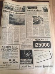 HÜRRİYET GAZETESİ  6 ARALIK 1968 YIL :21 SAYI :7405----Rusya ,Orta Doğuyu  Güvenlik  Çıkarlarına Bağlı  Bir Bölge Olarak İlan Etti --Dekan :Bakanlık Özel Yüksek Hukuk Okuluna İzin Vermeyecektir  Dedi --Çalışma Bakanı  Ali Naili  Erdem  Dün İstifa Etti ---Vali  muavinleri  ve kaymakamlar  1000-1250 lira tazminat  alacak--Hong-Kong  gribine  karşı  Türkiye de  geniş  tedbir alındı --Dünya gençliğe isyan halinde --Faruk Ilgaz : Bizi ancak  futbolcular  kurtarabilir  dedi ---İrlandalılar  farklı  bir revanş  bekliyor --Galatasaray  en  kuvvetli  başkan adayı  :Kacatopçu  ---Rapıd ,Real Madrid  'i  Kupadan Eledi --- Göztepe Beograd 'ın  teklif  ettiği  tarihleri  beğenmedi --Tütün ekicileri  toplantı  yaptın--Avukatın  dersini  vermek için  hakimden izin  istedi --Silah kaçakçısı  bir kadınla  suç  ortakları  Çanakkale  de tutuldu --