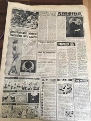 YENİ SABAH GAZETESİ 30 Temmuz 1960 YIL :23 SAYI :7680---Bir milleti  ,bir karış  toprak  için  mahvetmek  hakkımızdır  : Gürsel  Hatay 'a  uzanan  el kırılacak dedi --Cihat  iren  Tüccar  ve  Sanayici  ile Görüştü ----Refik Koraltan 'ın  evinde bulunan  tarihi  eşya  müzelere  iade edildi ---M.B Komitesi  sözcüsü  zirai   vergi  ihdas  edilecek dedi ---CMKP İlim  Heyeti  Kurdu --Vilayete ağır işlerle  ilgili  izahat  verildi --Dil inkılabından  28 yıl sonra :Atatürk  'ün 1934 ve  1937 tarihli  iki mektubu  arasındaki  manidar  fark --Kızılay  Meydanın  adı  Hürriyet Meydanı Oldu --Adalet Bakanlığında Yeni Nakil  ve Tayinler --Amerikalıların  bikinisi Fransızları  bile şaşırttı --Recep Galatasaraylı Saim  de Beykozlu  Oldu --Mart 1961 de İngiltere  ile  İstanbul da  oynuyoruz --Beynelmilel  Hakem Kursu  Dün Açıldı --Kemal Özçelik  niçin Amerika 'ya gönderilemedi --1948 Londra Türkiye için  Mühim Hadise Oldu ---