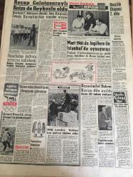 YENİ SABAH GAZETESİ 30 Temmuz 1960 YIL :23 SAYI :7680---Bir milleti  ,bir karış  toprak  için  mahvetmek  hakkımızdır  : Gürsel  Hatay 'a  uzanan  el kırılacak dedi --Cihat  iren  Tüccar  ve  Sanayici  ile Görüştü ----Refik Koraltan 'ın  evinde bulunan  tarihi  eşya  müzelere  iade edildi ---M.B Komitesi  sözcüsü  zirai   vergi  ihdas  edilecek dedi ---CMKP İlim  Heyeti  Kurdu --Vilayete ağır işlerle  ilgili  izahat  verildi --Dil inkılabından  28 yıl sonra :Atatürk  'ün 1934 ve  1937 tarihli  iki mektubu  arasındaki  manidar  fark --Kızılay  Meydanın  adı  Hürriyet Meydanı Oldu --Adalet Bakanlığında Yeni Nakil  ve Tayinler --Amerikalıların  bikinisi Fransızları  bile şaşırttı --Recep Galatasaraylı Saim  de Beykozlu  Oldu --Mart 1961 de İngiltere  ile  İstanbul da  oynuyoruz --Beynelmilel  Hakem Kursu  Dün Açıldı --Kemal Özçelik  niçin Amerika 'ya gönderilemedi --1948 Londra Türkiye için  Mühim Hadise Oldu ---
