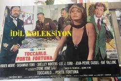 Küçük Dev Adam, İtalyanca ORİJİNAL SİNEMA, Film AFİŞİ, (TOCCARLO... PORTA FORTUNA - That Lucky Touch) 1975, FİLM AFİŞİ / POSTERİ - BÜYÜK BOY - ORİJİNAL - 67 X 45 cm EBADINDA - Original Turkish Big Size Movie Poster - Christopher Miles,  Moss Hart, John Briley, Monja Danischewsky, Roger Moore, Susannah York, Shelley Winters, Lee J. Cobb, Jean-Pierre Cassel, Raf Vallone, Sydne Rome, Donald Sinden, Michael Shannon	Michael Shannon, Aubrey Woods, Alfred Hoffman, Vincent Hall, Fabian Cevallos, Timothy Carlton, Takis Emmanuel, Michael Green, Julie Dawn Cole, Merelina Kendall, Marianne Stone, Franco De Rosa, GLORIA FILMS